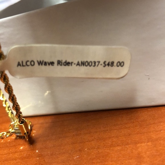 Wave Rider Kittenish Necklace - Picture 3 of 3